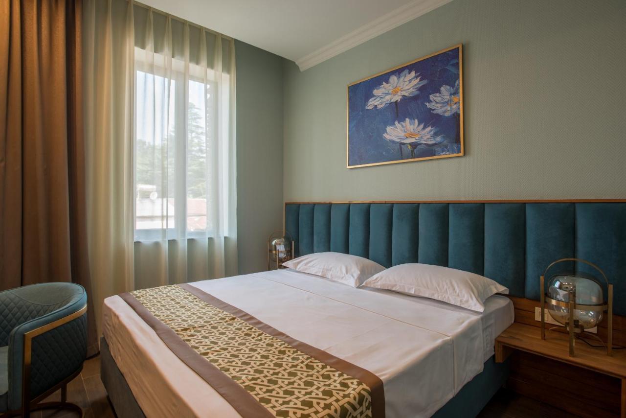 Grand Opera Hotel Кутаїсі Екстер'єр фото